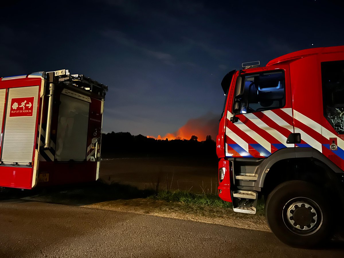Natuurbrand in Drunen zet brandweer langdurig in