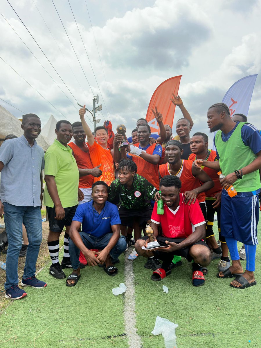 TechguyToyin's tweet image. Captain duties. We brought the heat and took the crown at Carloha/Chery annual football face-off. Big ups to @Nsukka_okpa for catching the action hope we made it entertaining enough for a match review! #TeamCarloha #TeamChery 
@CarlohaNigeria