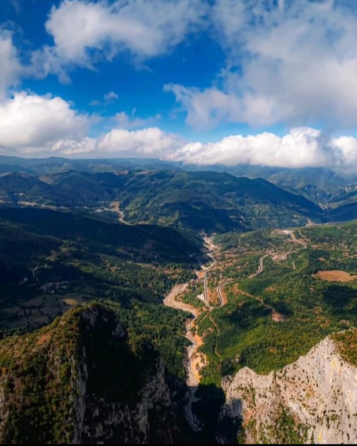 İpsinne ve Ağıl Kayalıklarından Ersizlerdere vadisine bakış... 
Küre / Kastamonu
Foto: Adem Salcıoğlu