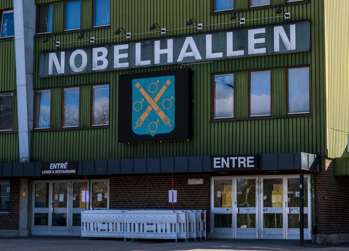 Det är lapp på luckan i morgon hos karlskoga i nobelhallen, det står stängt, säsongen är över!