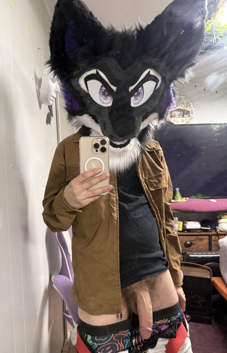 Hanging out 🐺