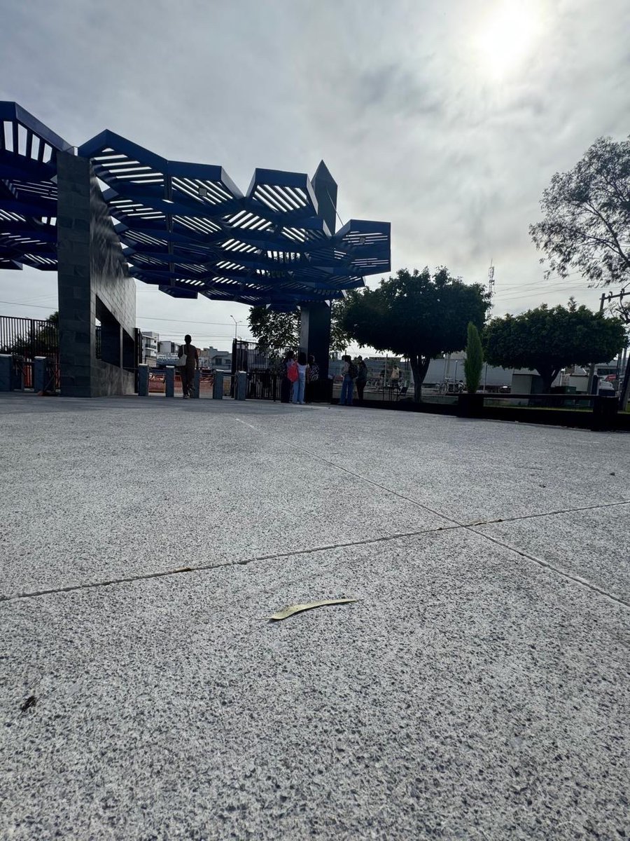 cuci_oficial's tweet photo. ¡Nuestro Ingreso Principal renovado es más amplio y seguro! Ahora puedes ingresar y salir de manera más fluida y ordenada. #CUCiénega #Evoluciona https://t.co/pcuZNxH5cv
