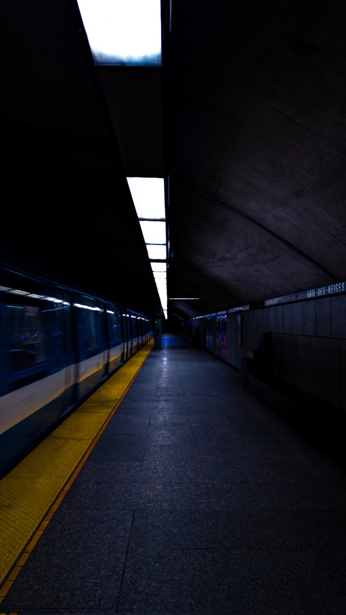 AGoupy's tweet photo. @PerseusLeGrand Métro de Montréal de nuits https://t.co/CPTSZluAsV