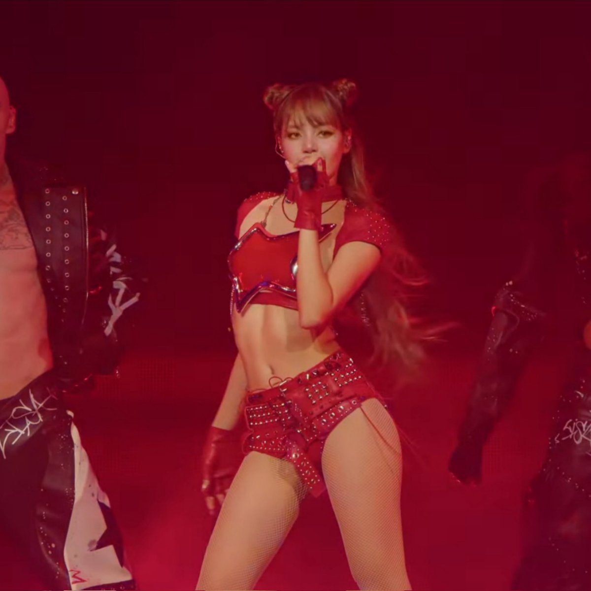 LISA_StreamingT's tweet photo. 📊 #LISACHELLA (2.5M) has officially broken Beyoncé's #BEYCHELLA record (2.2M), becoming the most talked-about topic/hashtag by any solo artist related to @Coachella in history (in just 18 hours). 🌍🔥

THAICONIC LISA COACHELLA 
#Coachella2025 #Coachella https://t.co/2rhLqTzrRC