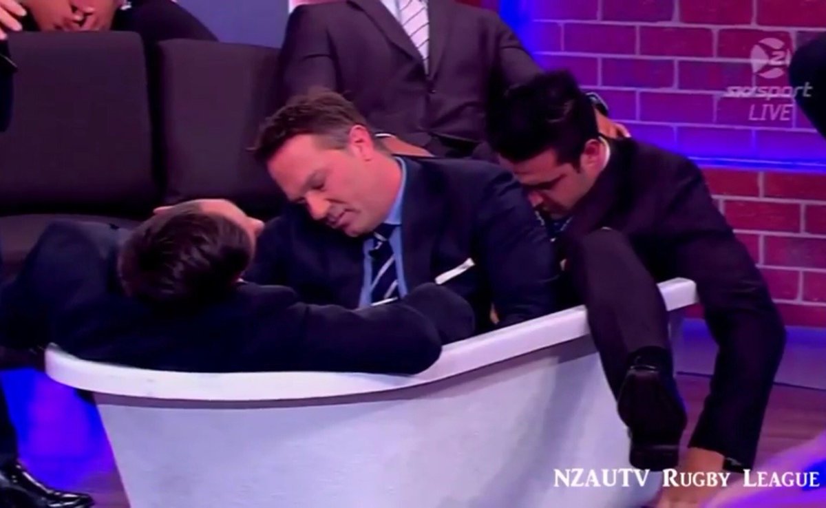 Hypnomuscleboy's tweet photo. of course, my last post led me to watch again the hypnosis show with the rugby hunks

bigger and deeper, just how we like them
those mindless faces are obviously a turn on

also, those big butts shaking in tight suits...

suit fetish kicking in 🥴

#gayhypnosis #hypnotizedmen https://t.co/2bYYEoUzo7