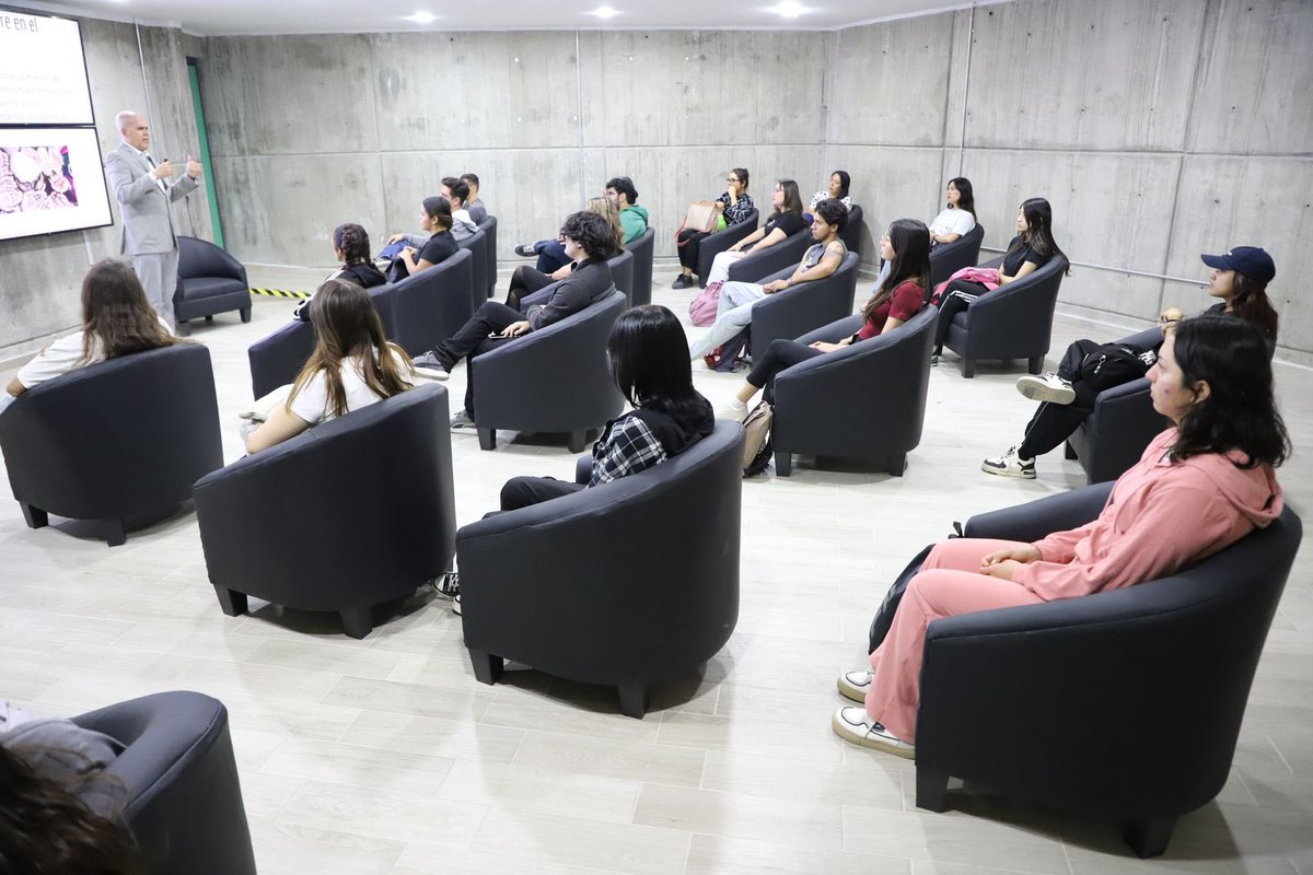cuci_oficial's tweet photo. El Edificio de la Ciencia "Raúl Padilla López" dispone de 2 espacios de auditorio para la realización de actividades de docencia, investigación, extensión y difusión de la cultura. 

#CUCiénega #Evoluciona https://t.co/g3MIJRdWDn