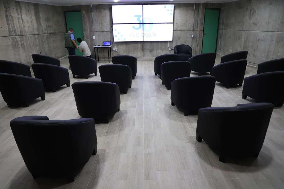 cuci_oficial's tweet photo. El Edificio de la Ciencia "Raúl Padilla López" dispone de 2 espacios de auditorio para la realización de actividades de docencia, investigación, extensión y difusión de la cultura. 

#CUCiénega #Evoluciona https://t.co/g3MIJRdWDn