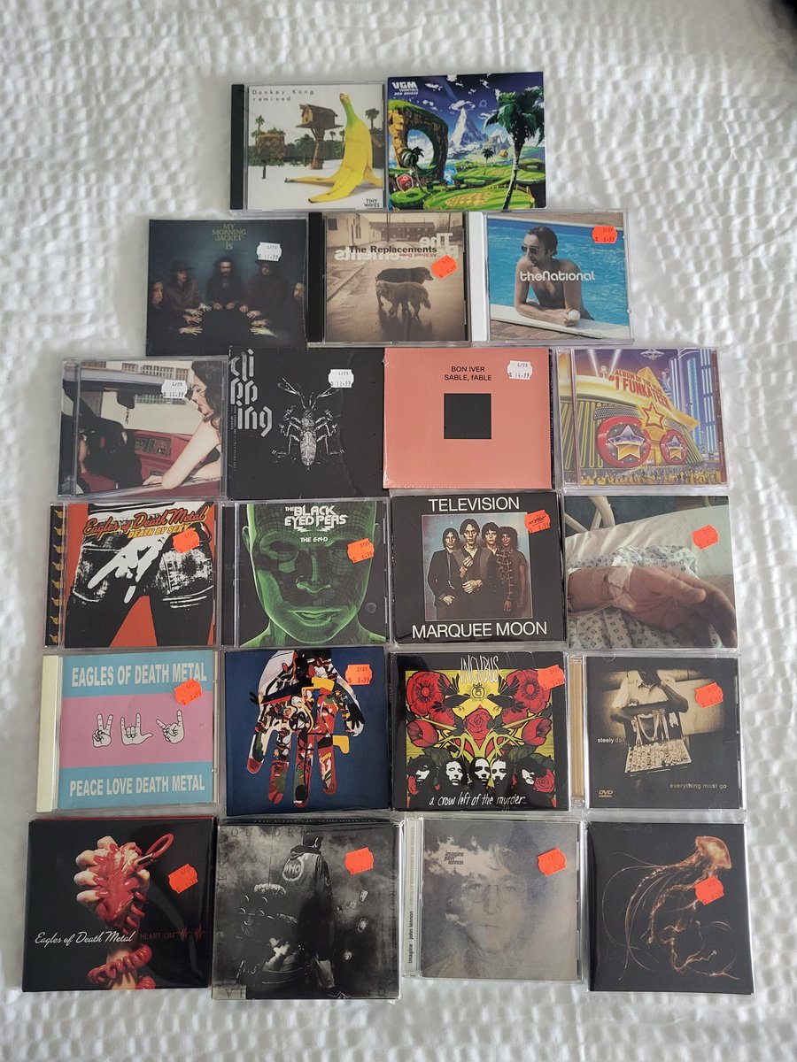 FingerQuick's tweet image. recent purchases #85 

Pickups from record store day and VGMCon this weekend. Saw Bootsy Collins DJ at Electric Fetus, was pretty damn good