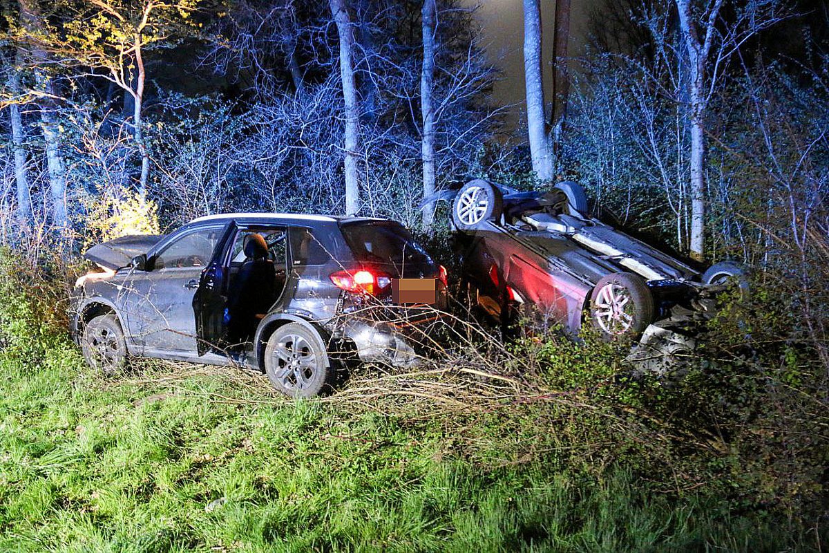 Auto raakt op de kop bij ongeluk in Oude Pekela
