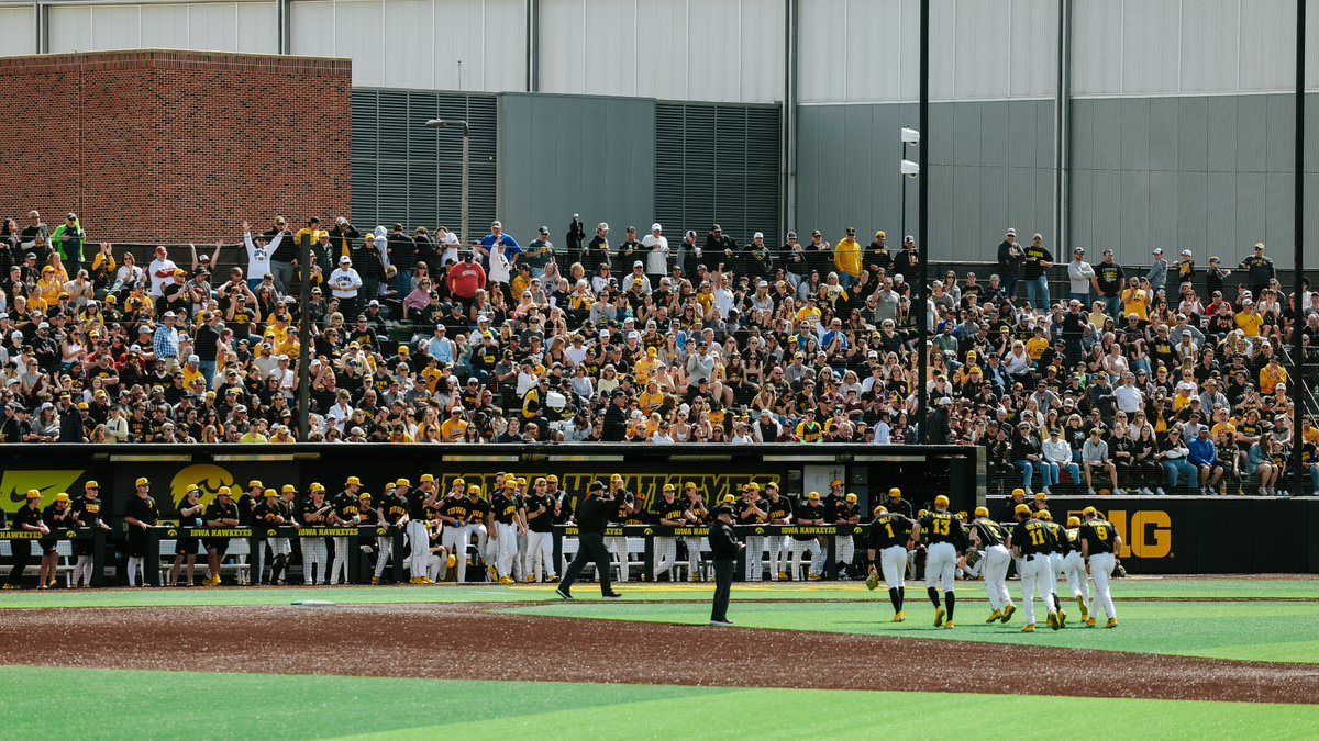 𝟮𝟲𝟱𝟰

The highest attended game at Duane Banks Field in the Heller era 🤩🙌

#Hawkeyes
