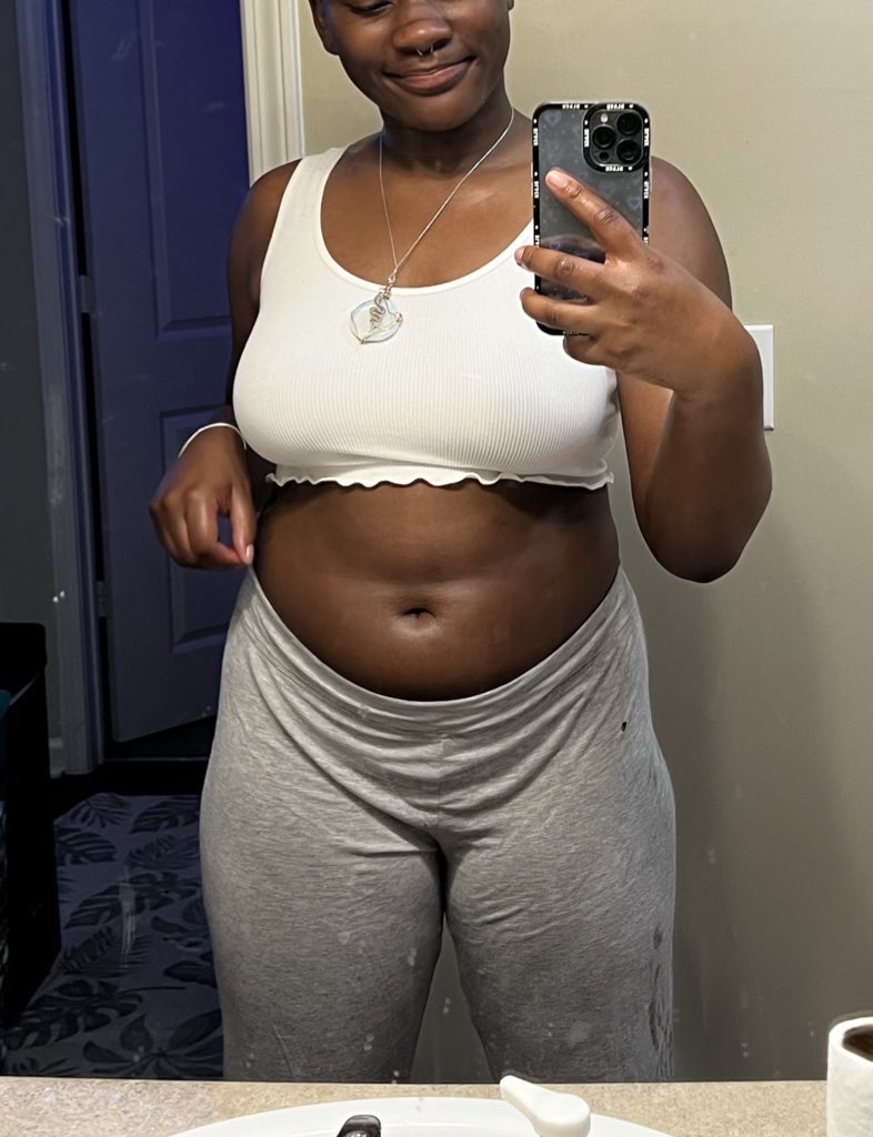 SkinnyLilyBlog's tweet photo. forever proud of this. 
240 lbs >>> 159 lbs https://t.co/R0hD5k5TxL