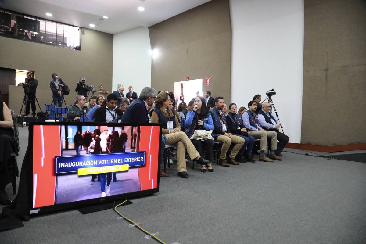 CNEGalápagos tweet media
