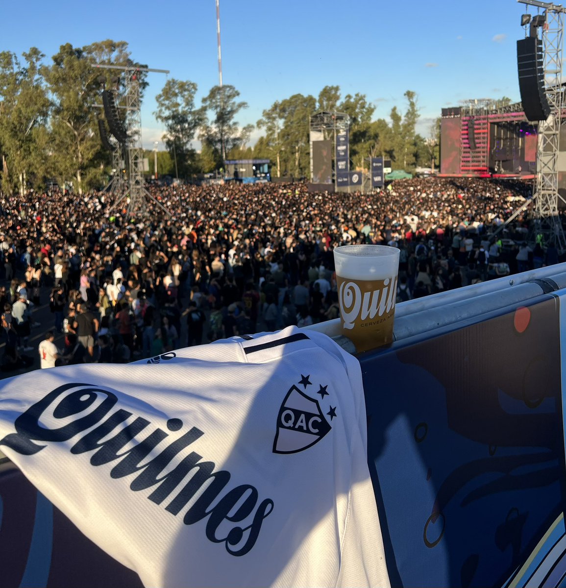 Había que elegir ropa de gala para la ocasión. 

<a href="/qacoficial/">Quilmes A.C.</a> 💙🍻🤍