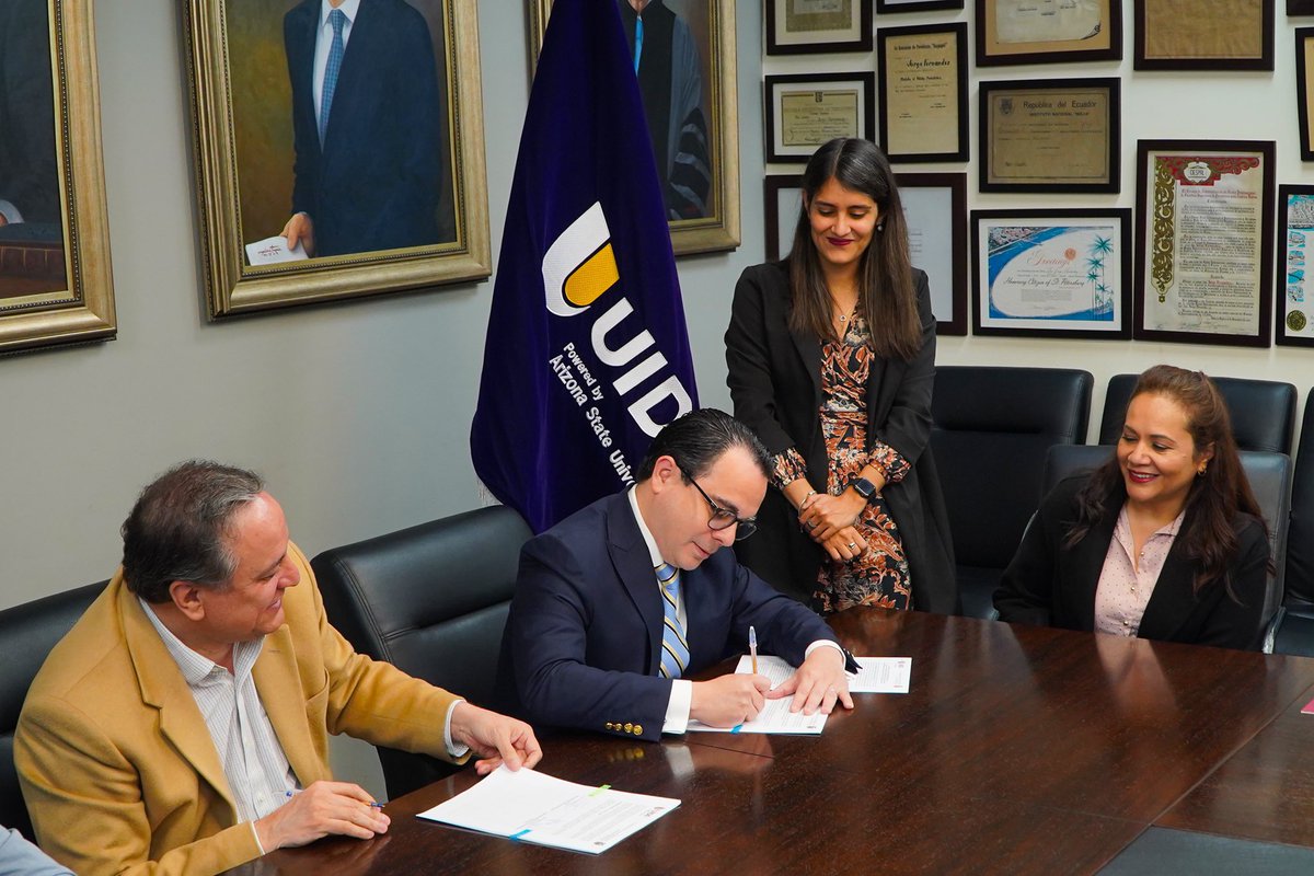 🔐 La UIDE firmó un convenio con la Superintendencia de Protección de Datos, para fortalecer la formación académica en protección de datos personales y derechos digitales.

El acuerdo contó con la presencia del superintendente Fabrizio Peralta, el intendente Manuel Jacho y