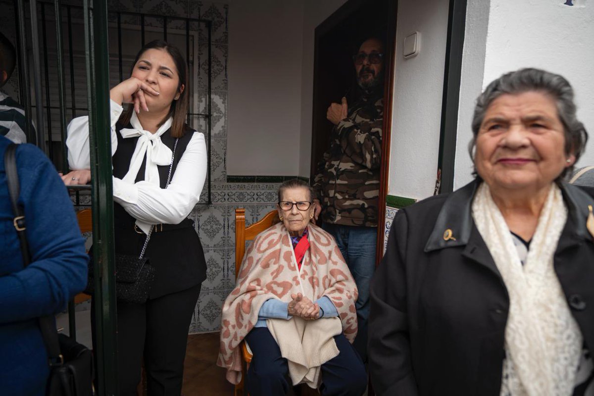 Fernando Ruso (@fernandoruso) on Twitter photo 15 kilómetros recorre la Hermandad de “La Entrega” en la Semana Santa de Jerez. Por encargo de <a href="/elpais_foto/">EL PAÍS Fotografía</a> 15 kilómetros recorre la Hermandad de “La Entrega” en la Semana Santa de Jerez. Por encargo de <a href="/elpais_foto/">EL PAÍS Fotografía</a>