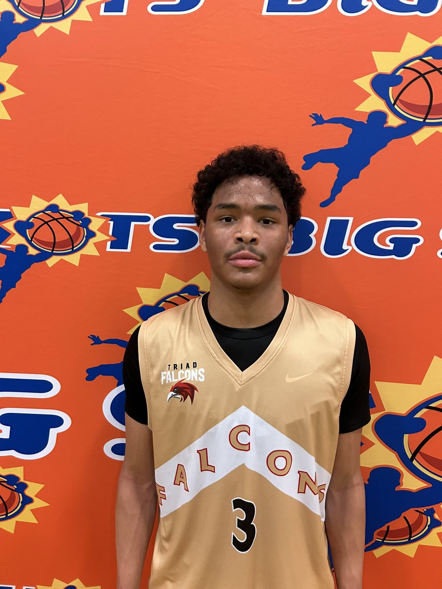 BigShotsGlobal's tweet photo. #BIGSHOTS #BooWilliamsLegacyClassic 

17u

Triad Falcons 58
3 Josh Echenique 23
11 Aydin Wynn 12

Truth Generation 50
 15 Matthew Wells 12 https://t.co/Tbzs3CCj19