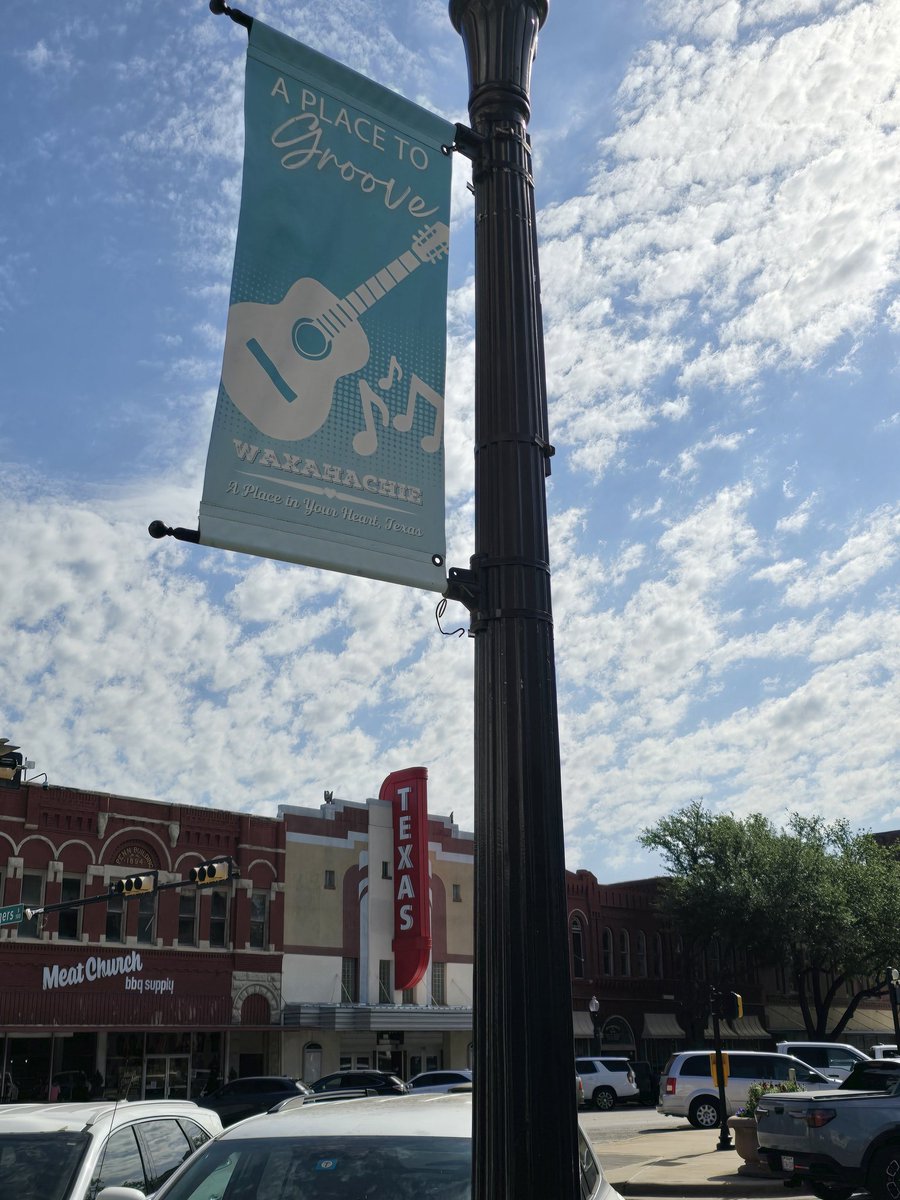 LouisValdez1's tweet image. We made a few stops before my niece&apos;s engagement party in Dallas.  #MagnoliaTable # #WaxahachieTx