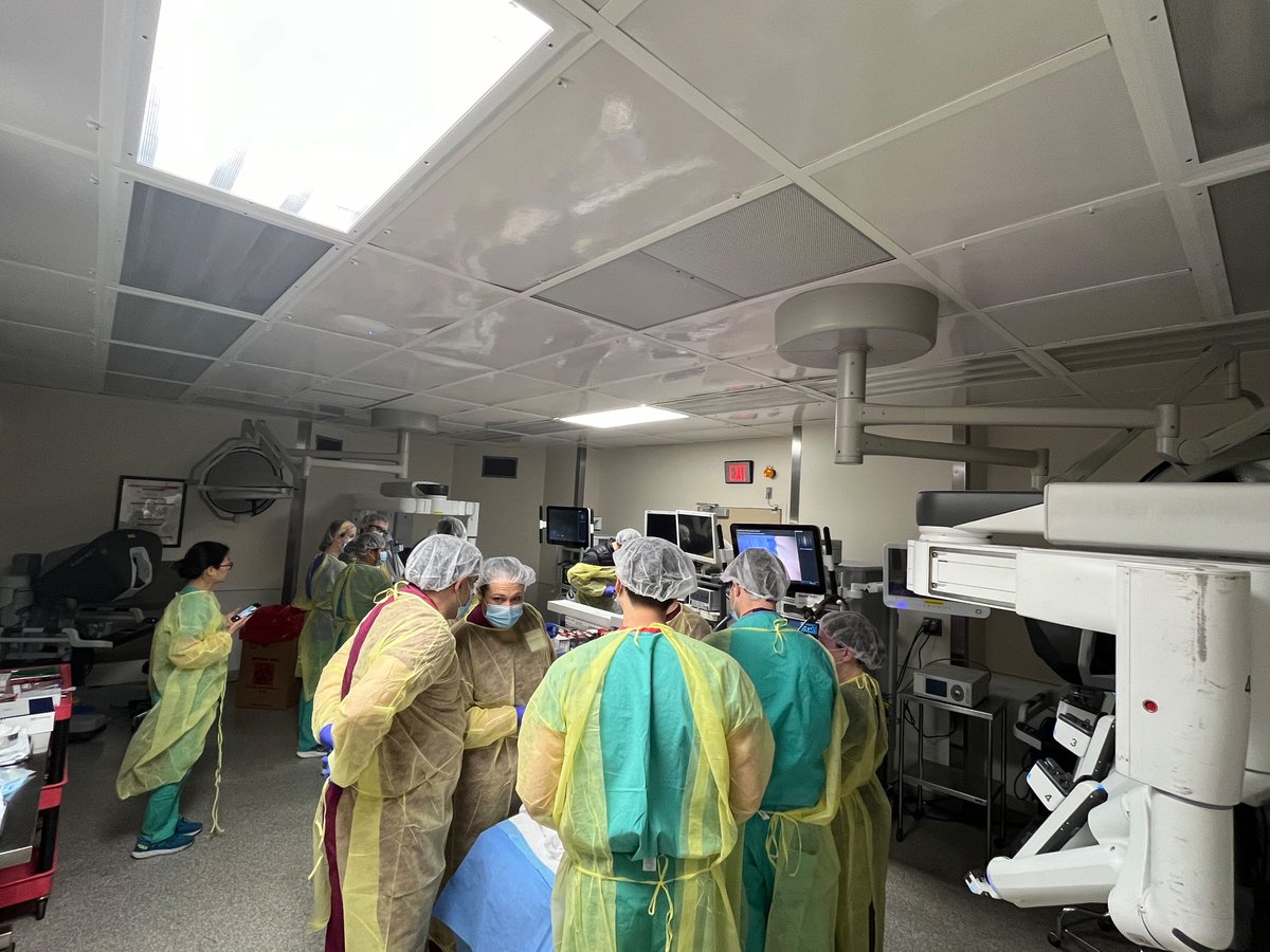 Colon_Doc's tweet image. Day 2 of @OhioStateSurg Colorectal Robotic / Advanced MIS Preceptorship:
✅hands-on cadaveric procedures
✅1:1 faculty mentoring
✅6 hours of console time with direct faculty feedback
Appreciate @IntuitiveSurg
@Medtronic and @AppliedMed_CRS
for supporting this educational…