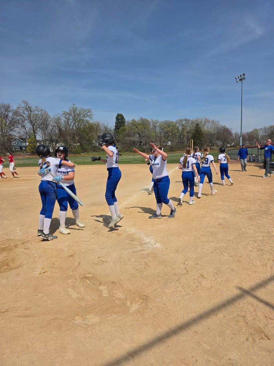 Ankeny_AGSA's tweet photo. Bomb alert‼️ Sarah Schafer from Ankeny Xtreme Blue 2011 hit an out of the park walkoff 3 run home run today at the CIS Midwest Showdown!! 💣 #dingerclub 💪🏻🖤🥎💙 https://t.co/ADHhmFl30S
