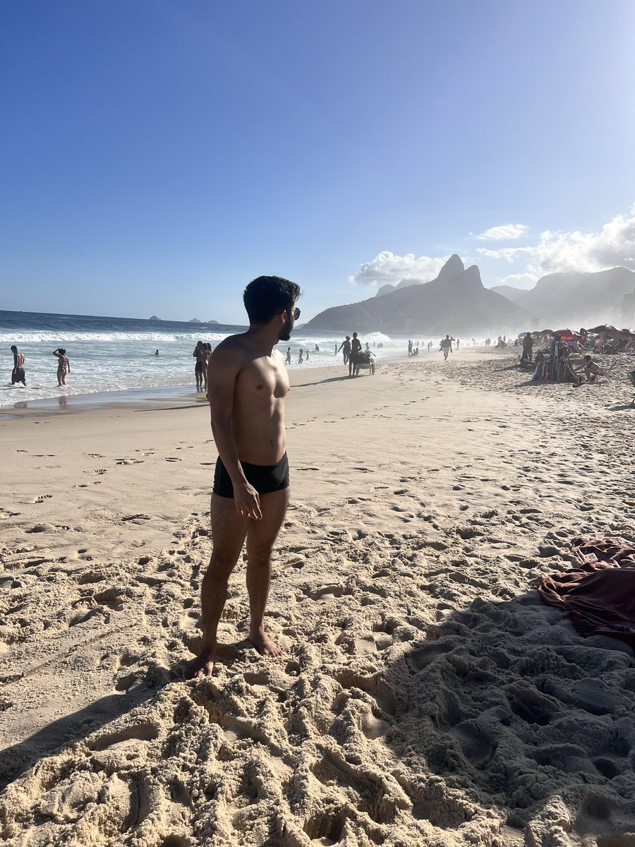 DehonRicardo's tweet photo. Aproveitando esse incrível que fez hoje no Rj ☀️☀️ https://t.co/0zFXrvp14m