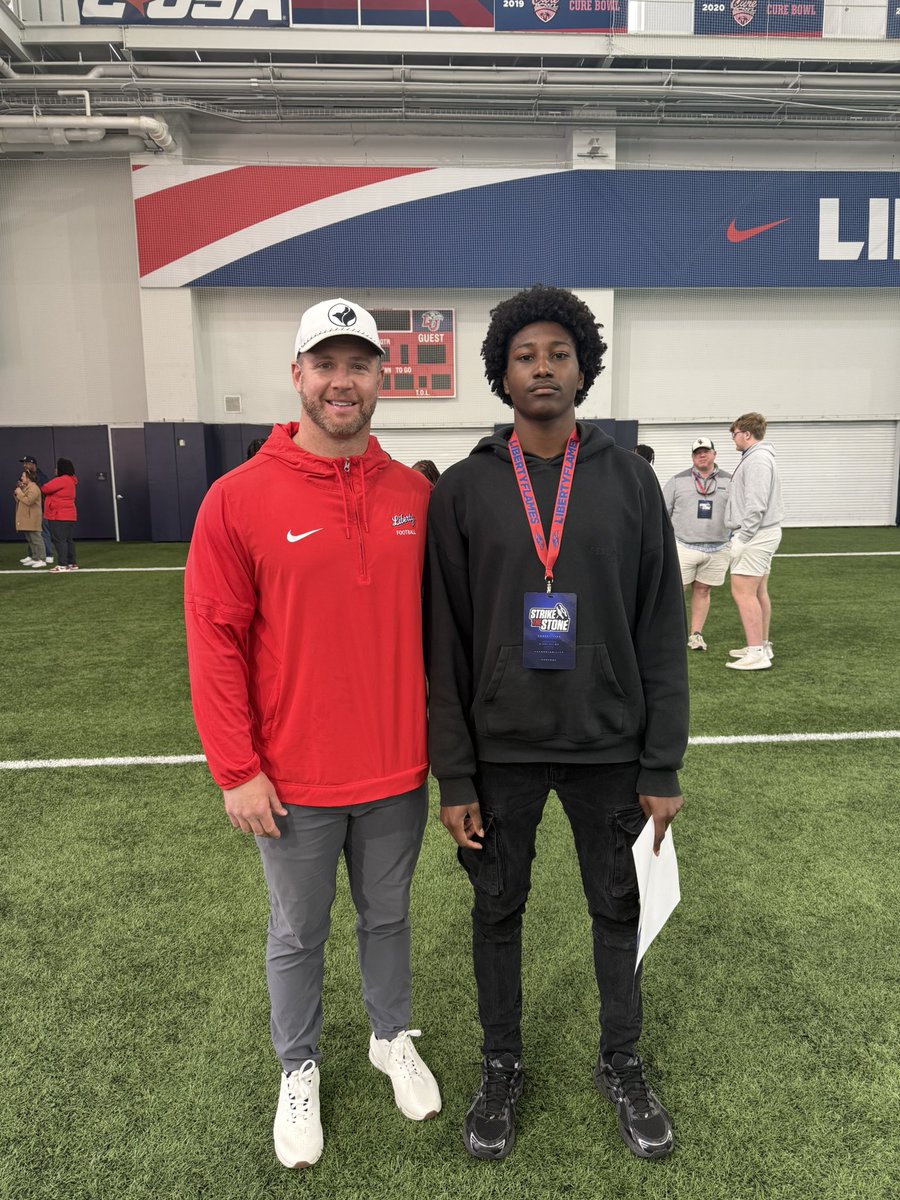 Rob_mac8's tweet image. Grateful to be at @LibertyFootball. Had a great time meeting the coaches. Can’t wait to be back.
@CoachLinam @Bulldog_Recruit @E_clazz @Tony_TDUB