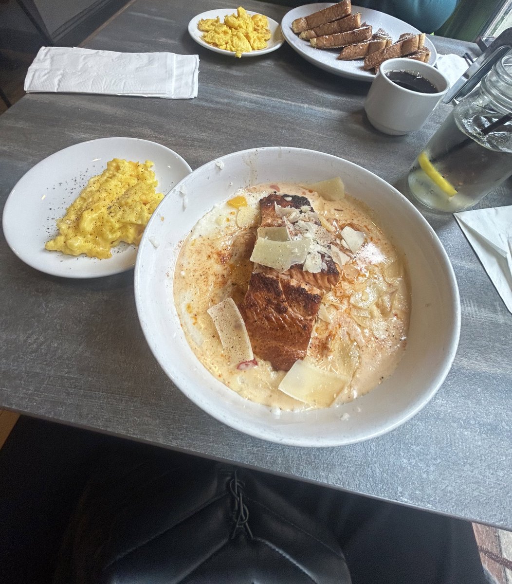 Liaaaa_________'s tweet photo. Good Eats &amp; Great Company 🥰 https://t.co/Vq6OMLY1ZO