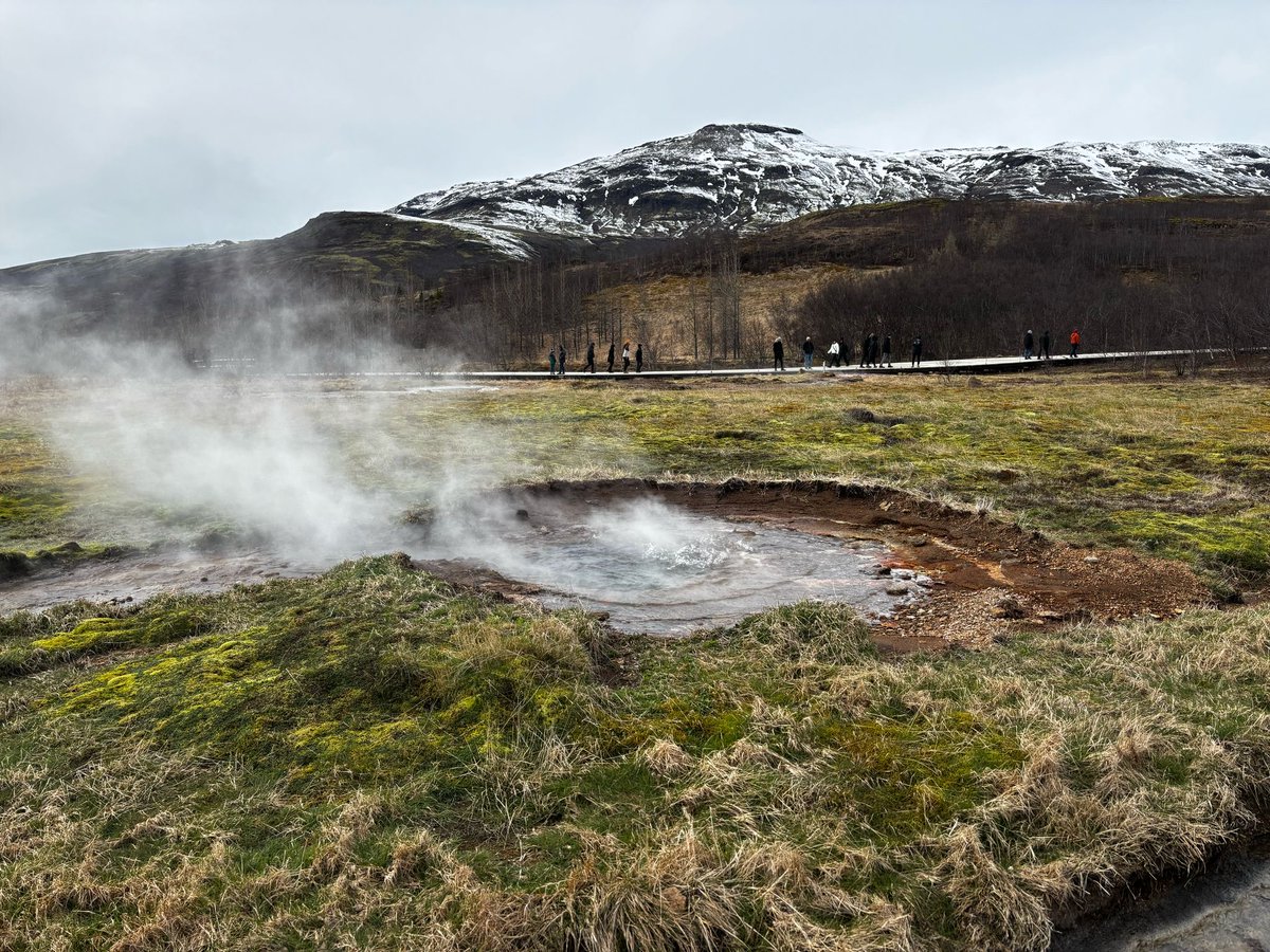 GeographyPC's tweet image. Today we awoke to a dusting of snow which made a tectonic rift in Thingvellir National Park even more stunning in the sunshine! Gullfoss waterfall was equally as amazing, followed by a geothermal geyser, feeding Icelandic horses and an ice cream factory!