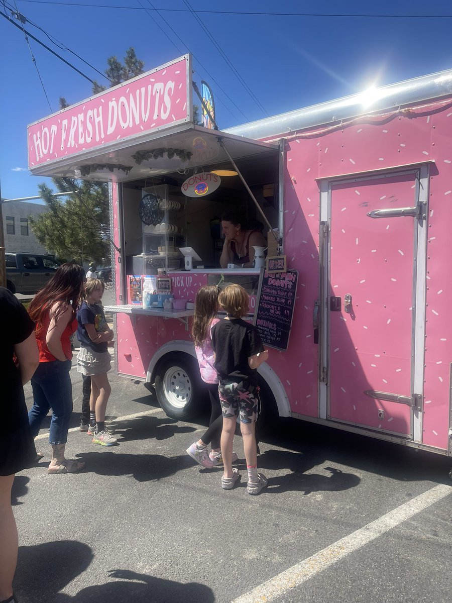 ElSoldeNevada's tweet photo. Food trucks come enjoy some food!!! @renopunkflea https://t.co/OSpFV8G3IA