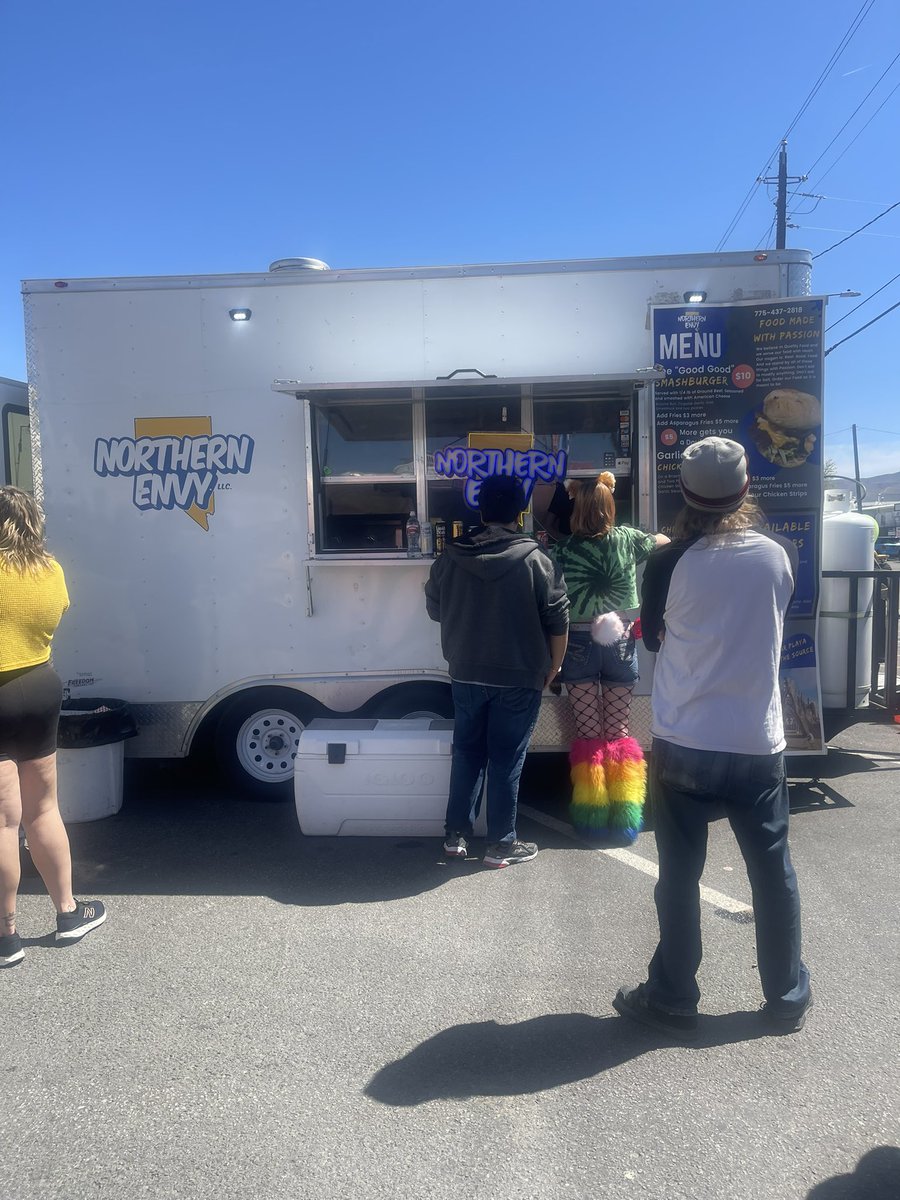 ElSoldeNevada's tweet photo. Food trucks come enjoy some food!!! @renopunkflea https://t.co/OSpFV8G3IA