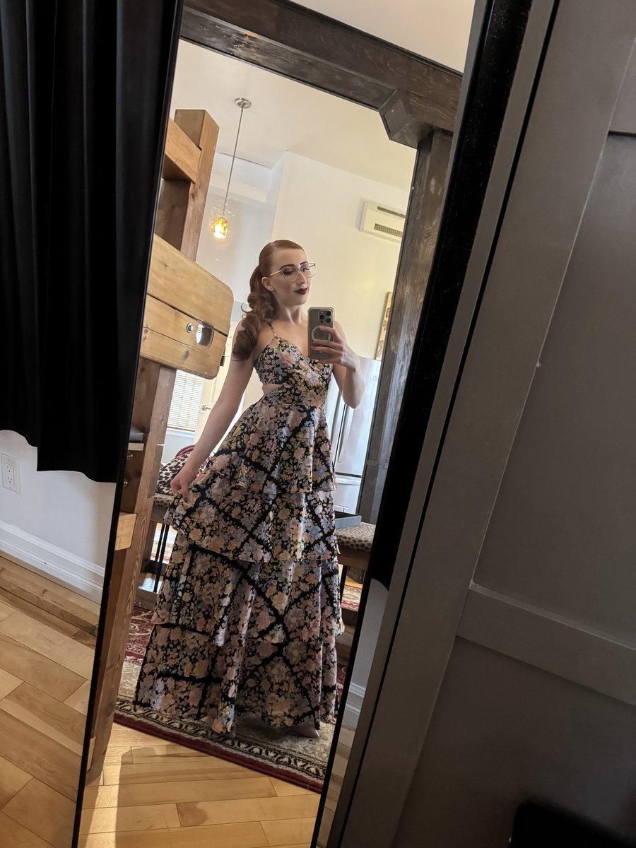 Thank you to everyone who attended the <a href="/DungeonRental/">Toronto Dungeon Rental</a> open house today! It was incredible to share in the beauty of BDSM and showcase Studio Ludus and Studio Morta alongside <a href="/LadyAzelle/">Lady Azelle 🖤</a> 🌷