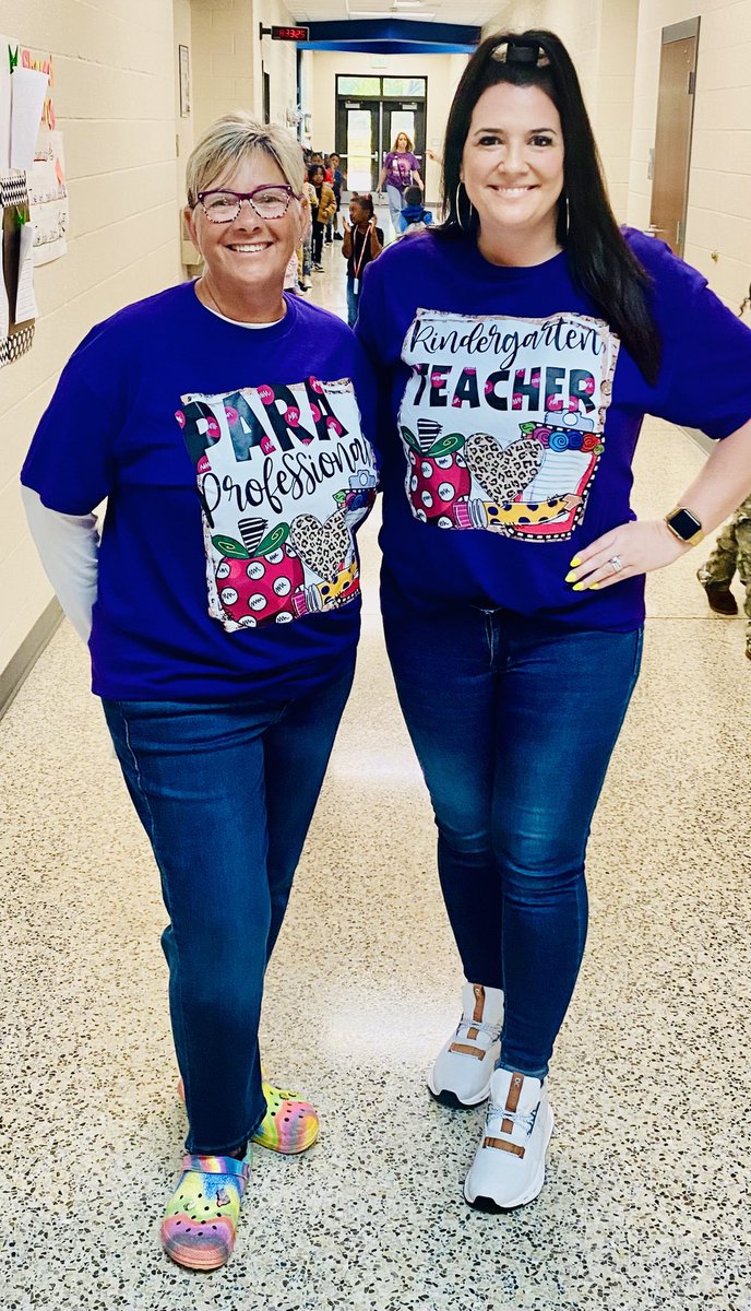 SummerPeavy's tweet photo. Purple up for Military Kids! 💜💜🇺🇸💜💜@HoustonCountySD https://t.co/t9TAK1NqE3