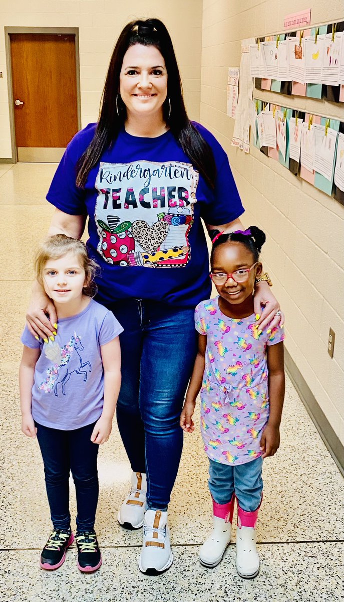 SummerPeavy's tweet photo. Purple up for Military Kids! 💜💜🇺🇸💜💜@HoustonCountySD https://t.co/t9TAK1NqE3