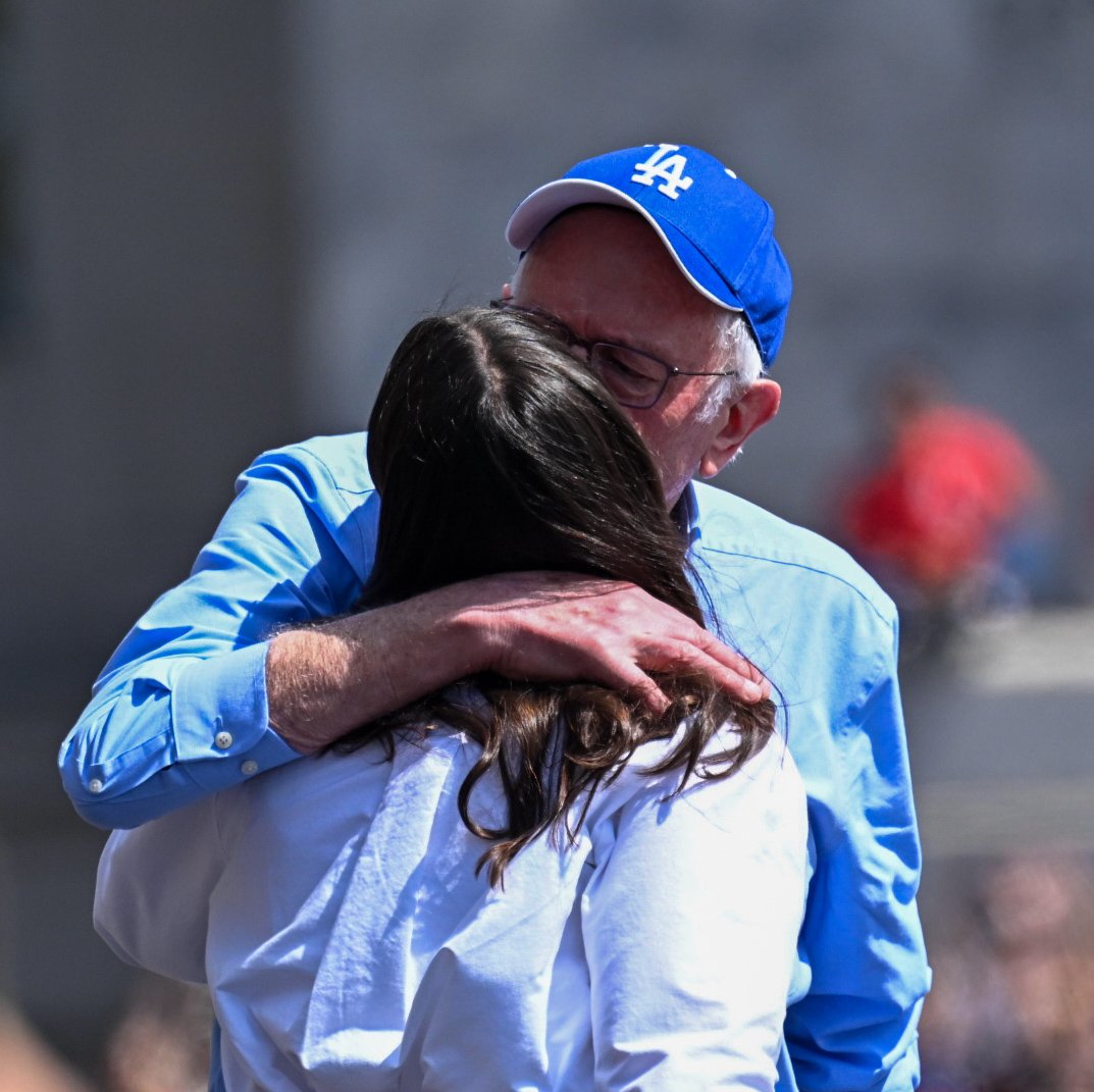 People4Bernie's tweet photo. We're building a multi-racial, multi-gender, multi-generational working class movement to change the world. 

With joy. https://t.co/5NPeplgOBR