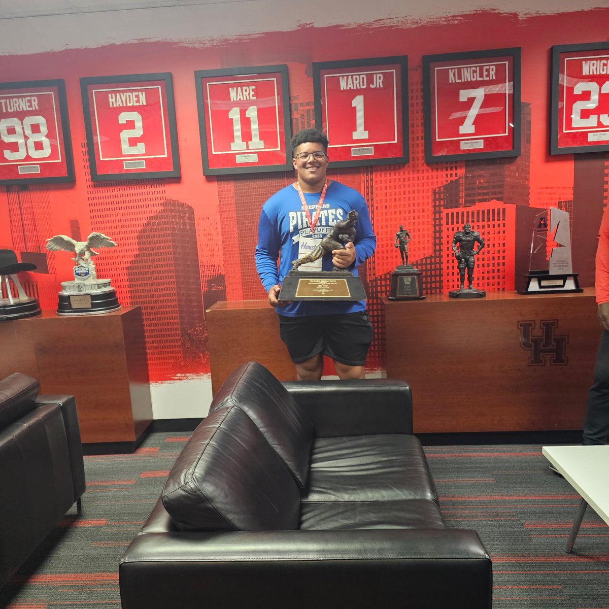 Brayden White (@bdoubl3u) on Twitter photo I had an amazing time at <a href="/UHCougarFB/">Houston Football</a> today. Happy that I got to talk to some coaches and I’m really happy that <a href="/OscarGiles95/">Oscar Giles</a> was able to show me around the facility. Will be back!!
<a href="/wesley_fritz/">Wes Fritz</a> <a href="/CoachWEFritz/">Coach Willie Fritz</a> <a href="/Casey_Smithson/">Casey Smithson</a> <a href="/JayGirdner/">Jay Girdner</a> <a href="/JScruggs247/">Jordan Scruggs</a> <a href="/MikeRoach247/">Mike Roach</a> <a href="/CoachGonzalesJ/">Joshua Gonzales</a> I had an amazing time at <a href="/UHCougarFB/">Houston Football</a> today. Happy that I got to talk to some coaches and I’m really happy that <a href="/OscarGiles95/">Oscar Giles</a> was able to show me around the facility. Will be back!!
<a href="/wesley_fritz/">Wes Fritz</a> <a href="/CoachWEFritz/">Coach Willie Fritz</a> <a href="/Casey_Smithson/">Casey Smithson</a> <a href="/JayGirdner/">Jay Girdner</a> <a href="/JScruggs247/">Jordan Scruggs</a> <a href="/MikeRoach247/">Mike Roach</a> <a href="/CoachGonzalesJ/">Joshua Gonzales</a>