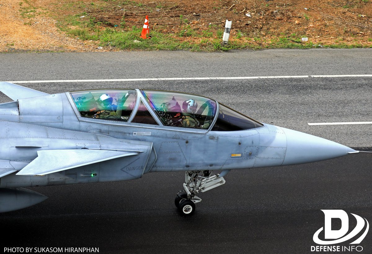 GripenNews's tweet photo. Enjoy these cool photos from my buddy Sukasom Hiranphan 🇹🇭 #roadbase #Gripen #Thailand https://t.co/GlBc1uJ3Gl