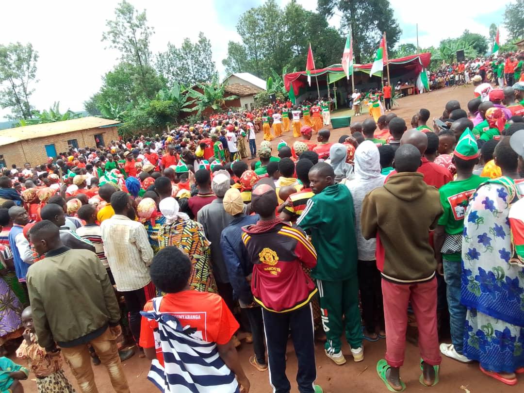 CNDDFDDBugendan's tweet photo. #Bugendana @CnddFdd @Patriote257 2.UBUSERUKIZI BW'UMUGAMBWE CNDD-FDD muri ZONE RWISABI,hamwe n'umukuru w'abakenyererarugamba muri commune Bugendana yagutse https://t.co/xm2YVv5YFZ