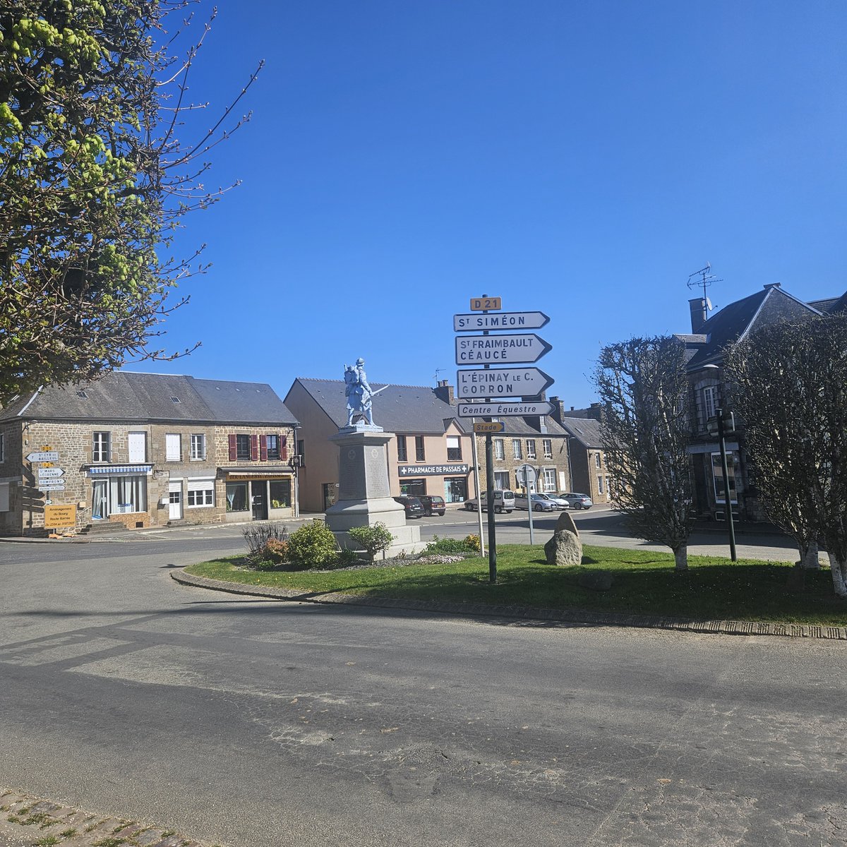 SuzanneinFrance's tweet photo. Some wonderful photos from the beautiful town of Passais-La-Conception from yesterday's numerous viewings in and around this area!

https://t.co/qtrpP4KfhY

 #SuzanneinFrance #ChooseSuzanne #frenchrealestate #france https://t.co/bHcmIxLdkv
