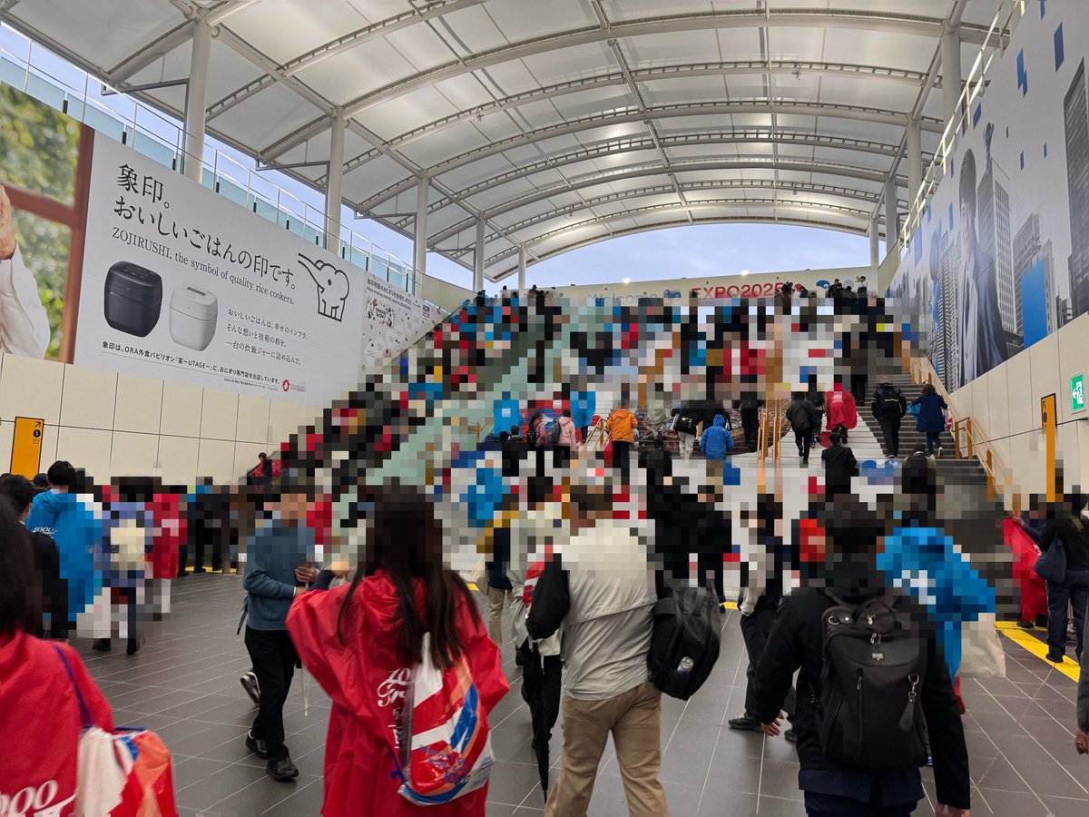 夢洲駅なう。既に結構な人😳