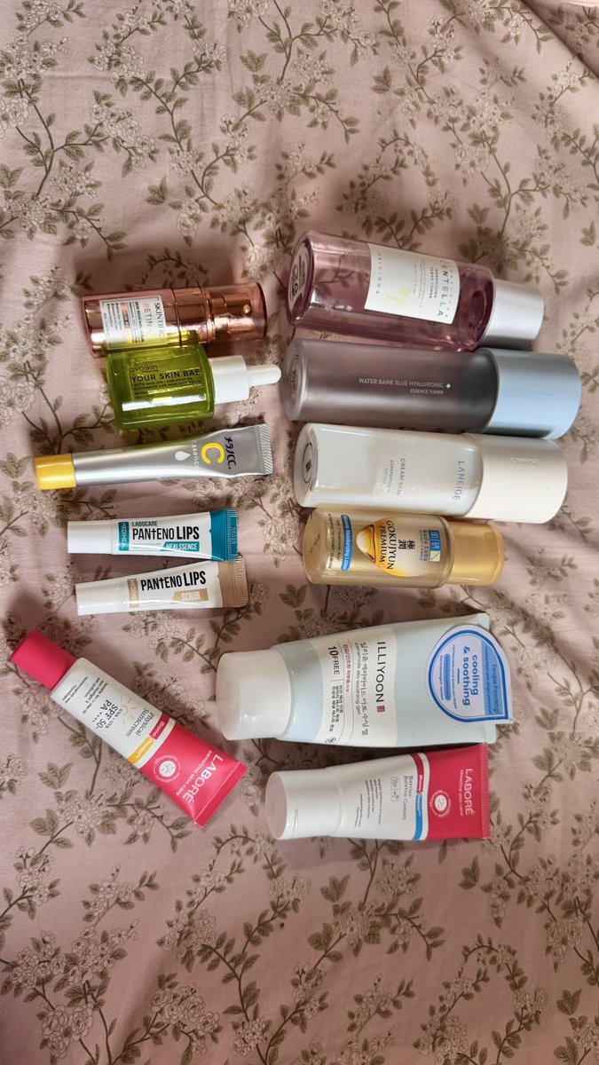 archiveofblues's tweet photo. @konstelaasi @celeverythings -2-
Serum : melano cc, skintific retinol, sama avoskin lactic yg ijo, ini dipake gantian, buat avoskin aku pake tiap rabu dan jumat tapi kalau besoknya ada occasion yg harus special make up aku skip semua serum

Moist : illiyoon atau labore, dipake gantian
Ss : whitelab/labore https://t.co/HWWPMUi0RY