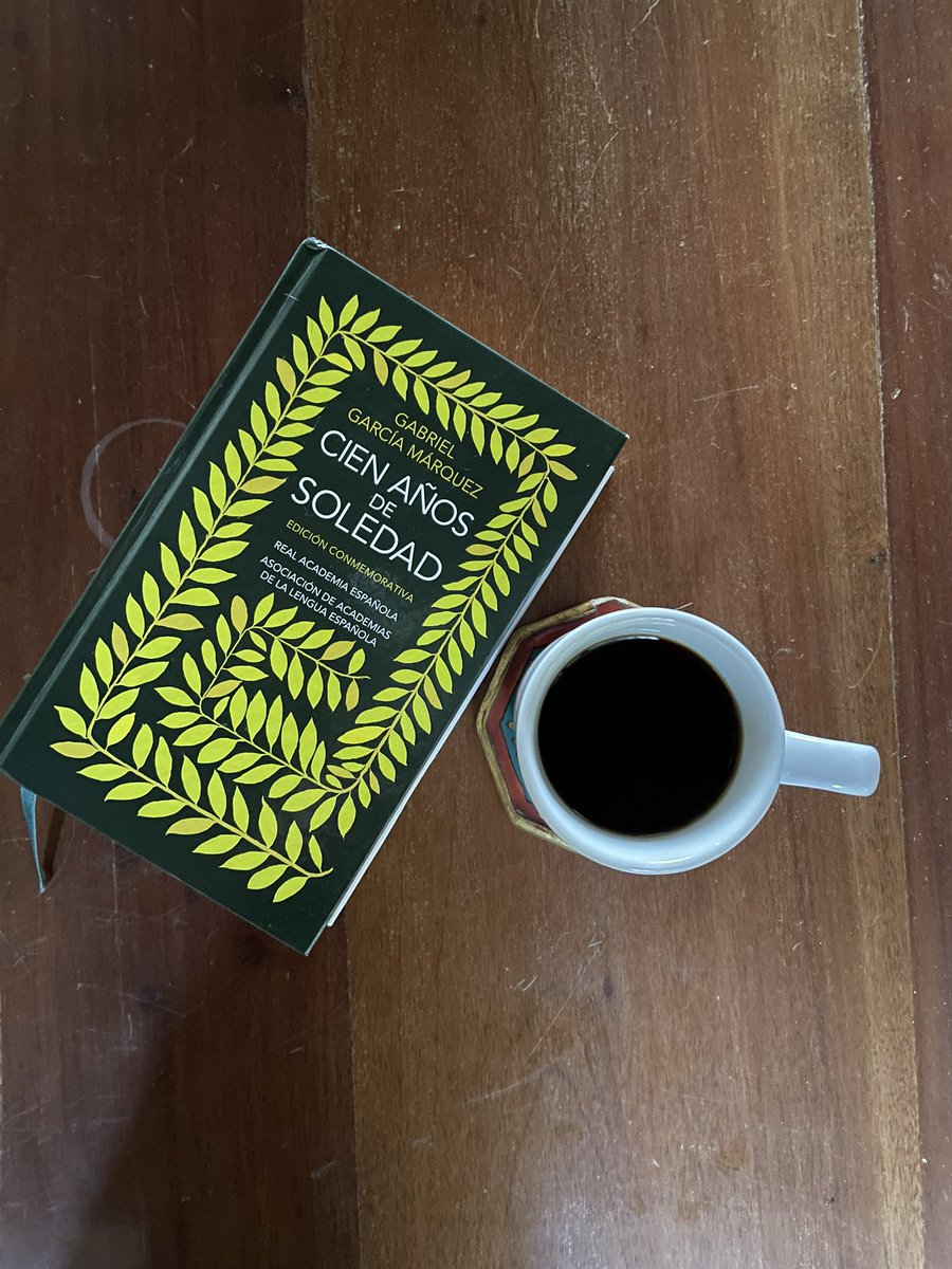 sarachb10's tweet photo. Café, un libro y el volcán ❤️ que más? https://t.co/GDEK2XSOqG