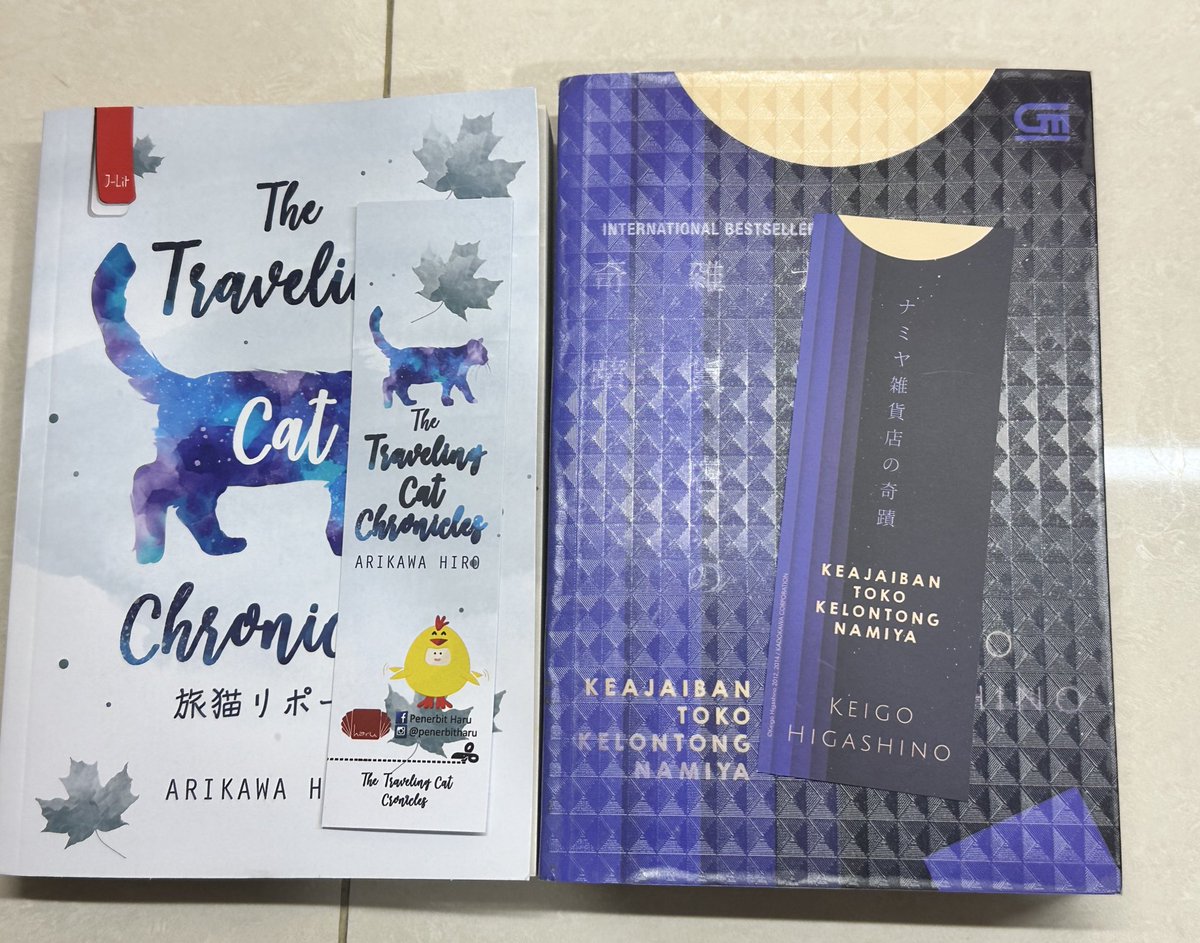 yovhida's tweet photo. wts preloved boleh nego tipis

1. the traveling cat chronicles 40k ada bercak kuning

2. keajaiban toko kelontonh namiya 65k no minus tapi ada sampul bukunya 

take all 90k aja https://t.co/FXPoSZxvdh