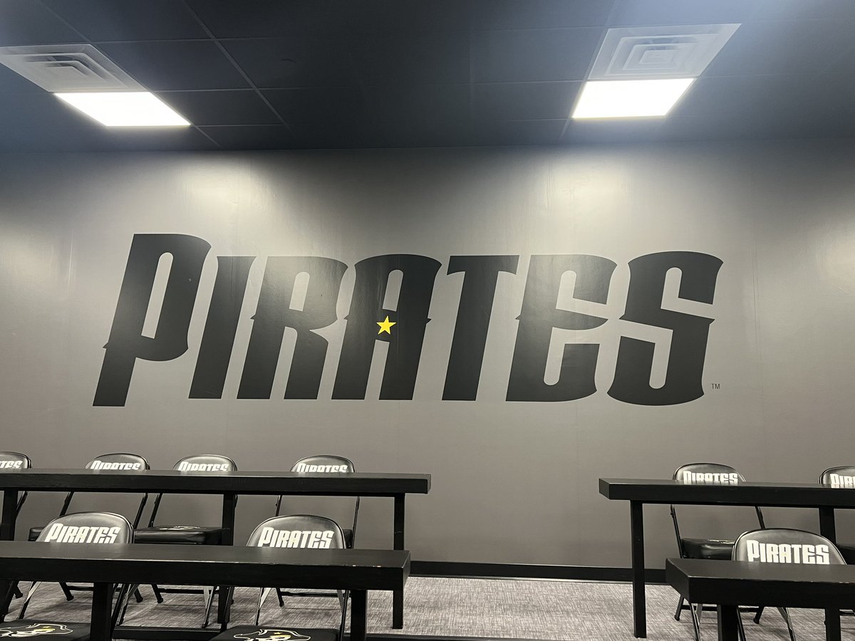 kierstinrink45's tweet photo. Thank you @BiglerCaitlin for taking the time to talk with us and show us around campus today! I’m so grateful for the offer to play for you and your program! 🖤🏴‍☠️💛 https://t.co/JiO6h9LMu9