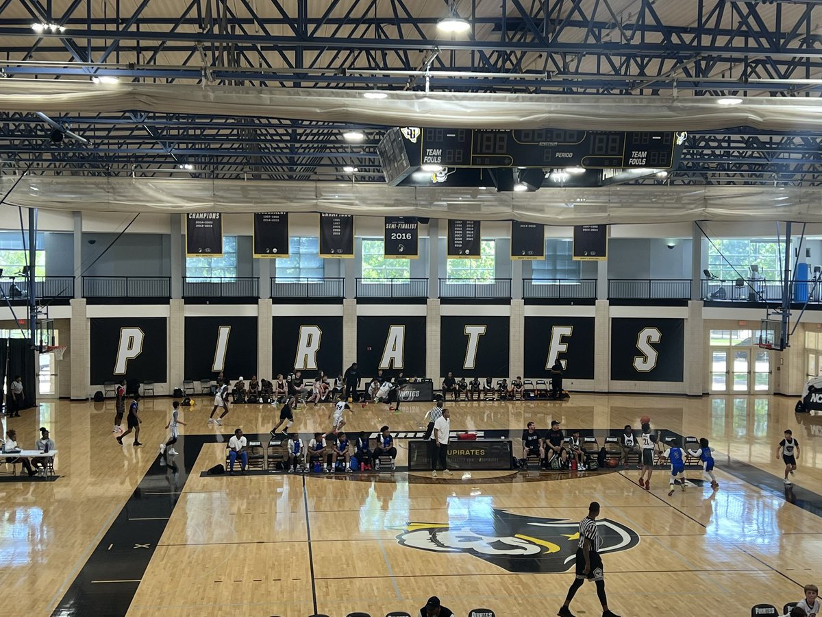 kierstinrink45's tweet photo. Thank you @BiglerCaitlin for taking the time to talk with us and show us around campus today! I’m so grateful for the offer to play for you and your program! 🖤🏴‍☠️💛 https://t.co/JiO6h9LMu9