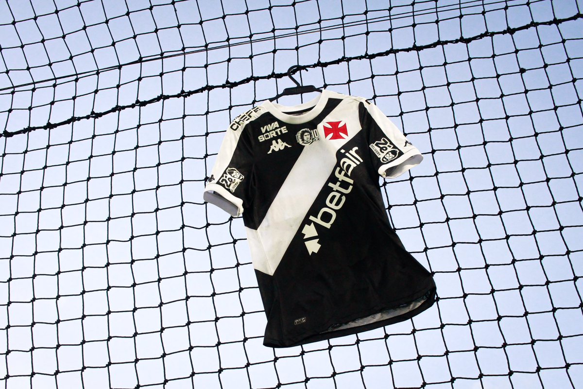 VascodaGama's tweet photo. Para homenagear e celebrar o legado do Maior de Todos, o Vasco da Gama preparou uma série de homenagens ao ídolo na partida contra o Sport, em São Januário 🧨🔟💢

Saiba mais em https://t.co/CYTsuTfPxl 

📸 Matheus Lima | #VascoDaGama https://t.co/JbF9XSmaxC
