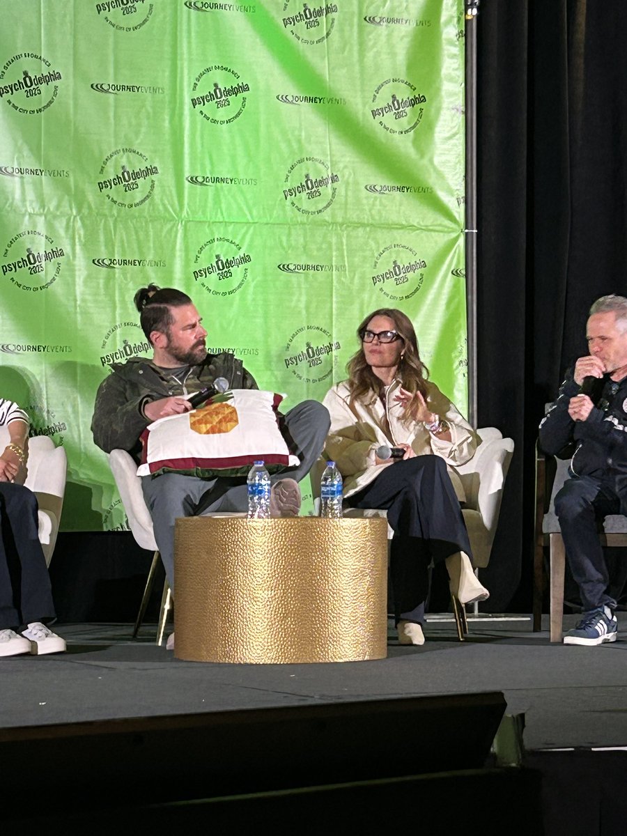 shutupmirelli's tweet photo. #Shules #PsychCon https://t.co/YlubNKb0Jd