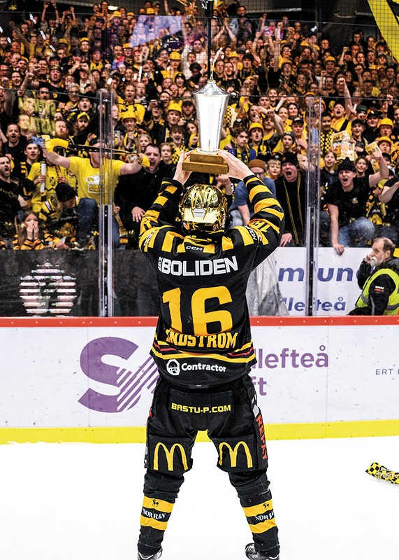 Ja, vad säger man?

Måste ändå tacka för trogen tjänstgöring. Det må ha slutat i moll, men jäklar vilken dur det ändå var.

Tack för Rögle match 1, Frölunda match 7 och alla slitvargsbyten innan och där emellan!

Bra 16!🖤💛