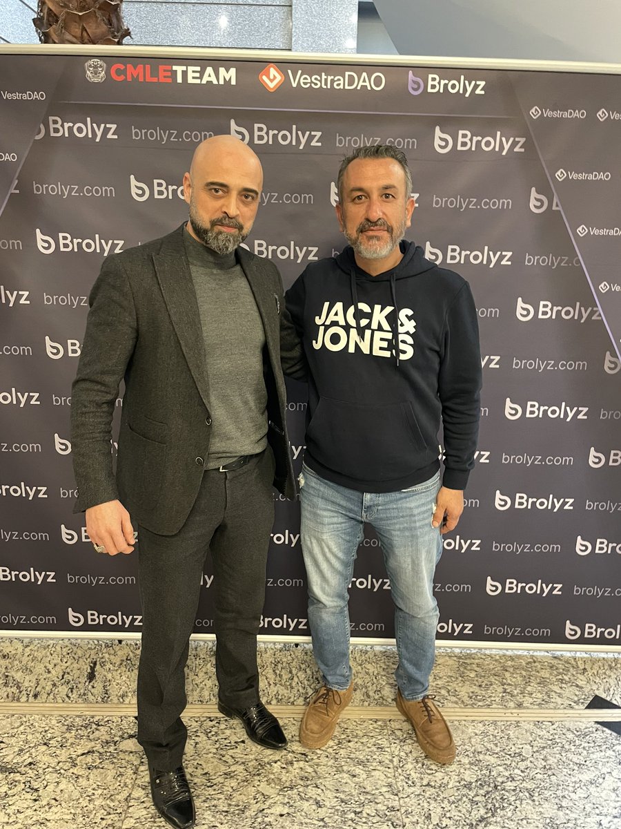 Emin__KOC's tweet photo. Kardeşim 😊
@MahmutA93723
@BrolyzFi
@Vestra_DAO
#grandtech https://t.co/6RU9taCZ4o