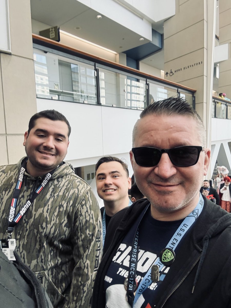 Yilly___'s tweet photo. Good times today at #c2e2 https://t.co/OcT9dxx6w8