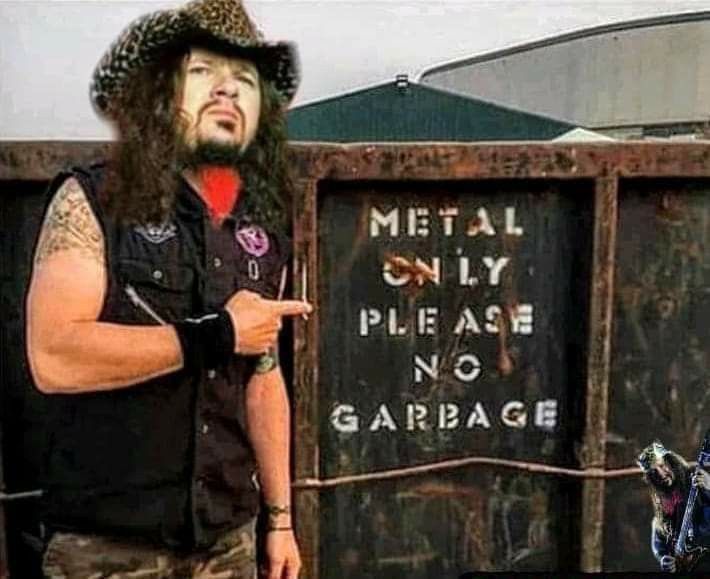 LordPublius's tweet image. 🤘

#Metal #MusicMemes #RIPDimebagDarrell