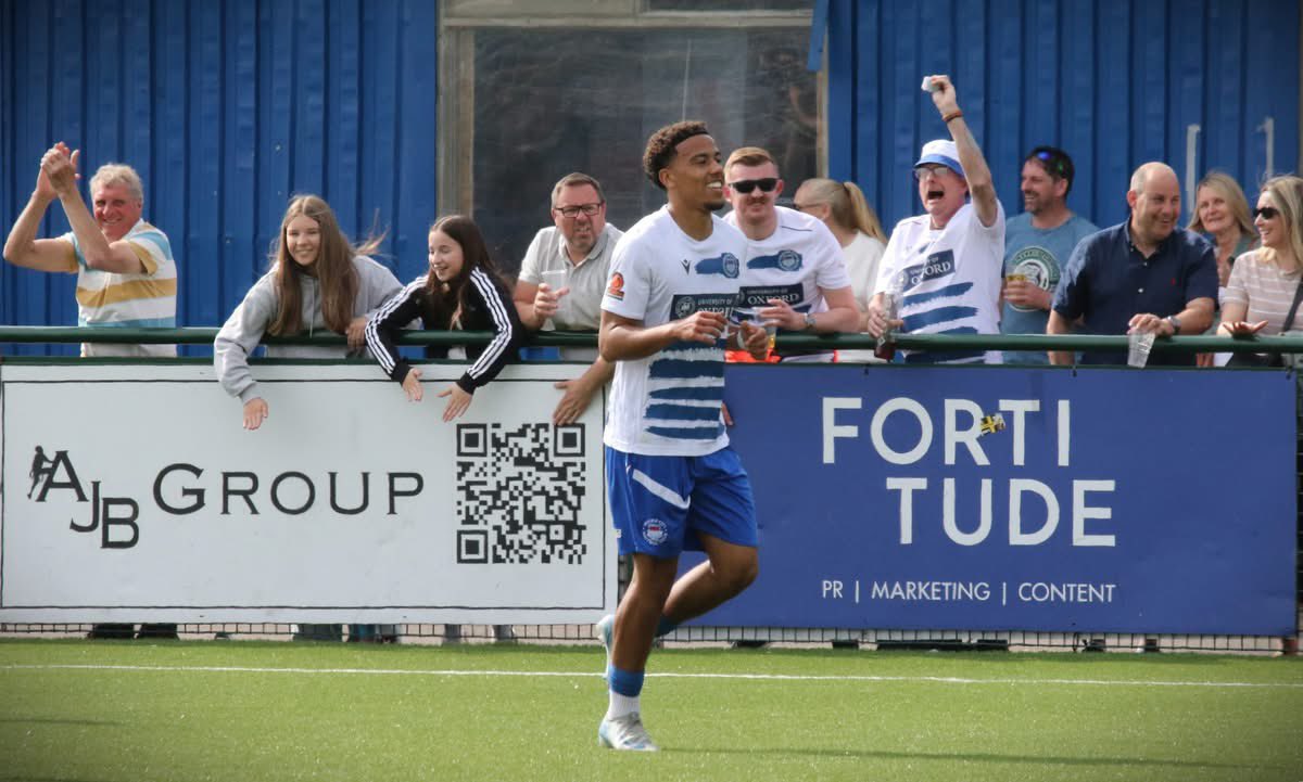 Four photos to sum up the goal from <a href="/jayden_carbon/">Jayden</a> for <a href="/OxCityFC/">Oxford City FC</a> this afternoon….